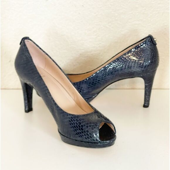 Stuart Weitzman navy Blue python embossed Peep-Toe platform Heels. 11 - Picture 3 of 16
